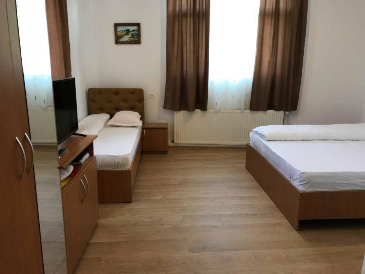 Pensiunea Colt De Rai Săcel Esterno foto