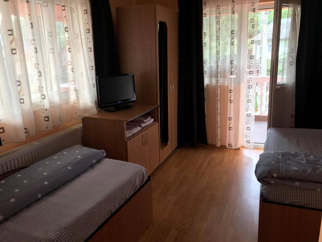 Pensiunea Colt De Rai Săcel Esterno foto
