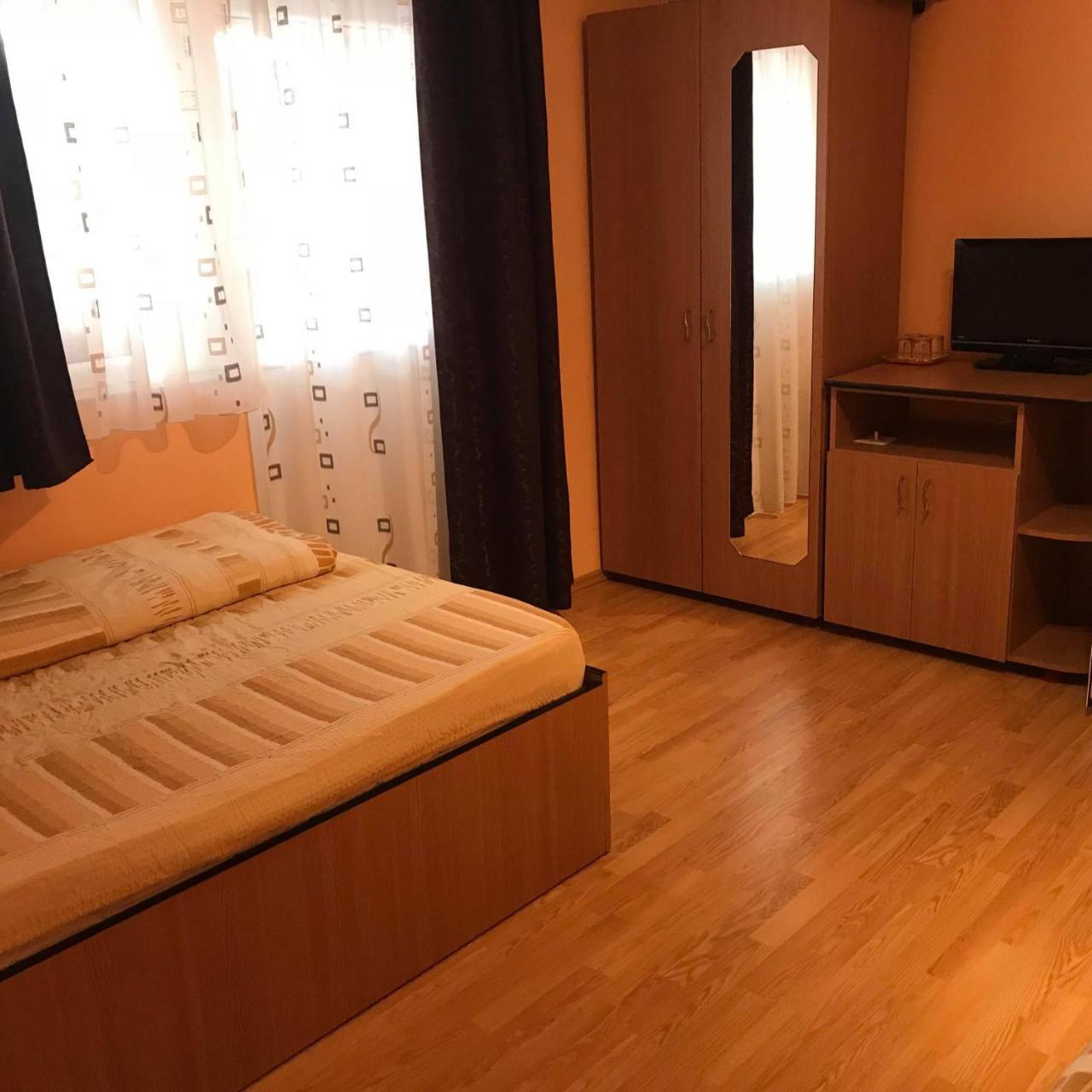 Pensiunea Colt De Rai Săcel Esterno foto