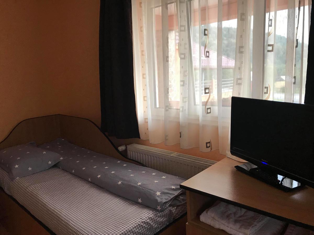 Pensiunea Colt De Rai Săcel Esterno foto