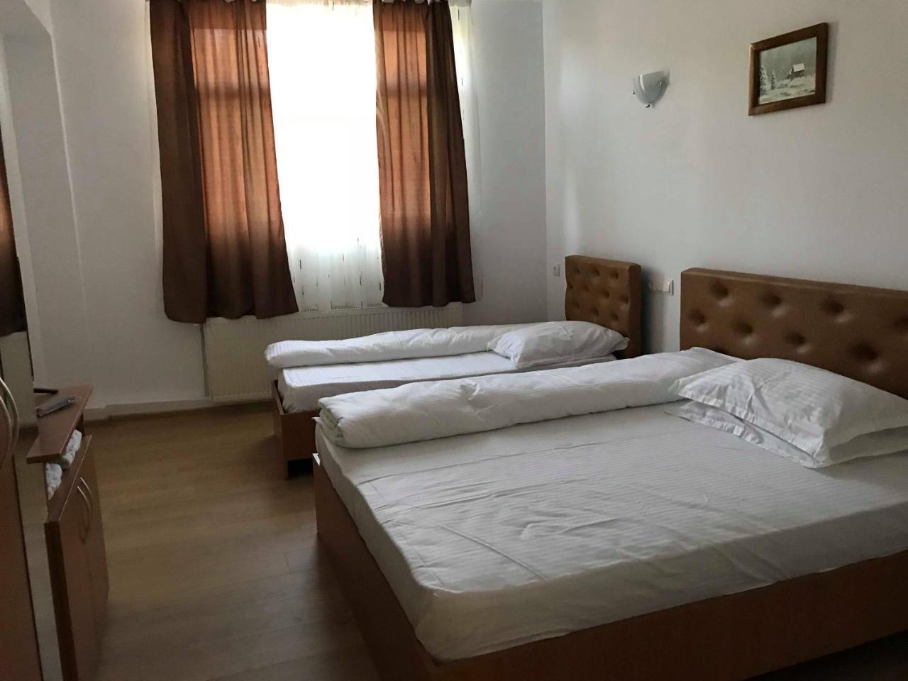 Pensiunea Colt De Rai Săcel Esterno foto