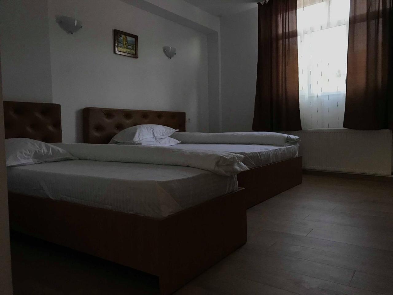 Pensiunea Colt De Rai Săcel Esterno foto